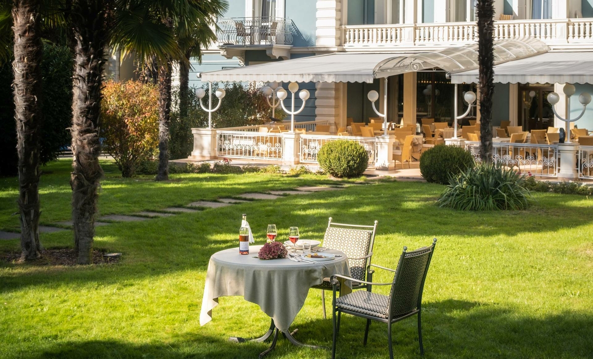 Sonnenterrasse vom Restaurant Meran, Hotel Südtirol Sonnenterrasse vom Restaurant Meran, Hotel Südtirol