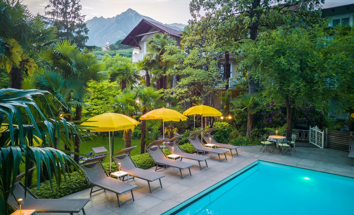 Hotel Meran mit Pool - Indoor- und Outdoor-Pool Südtirol Hotel Meran mit Pool - Indoor- und Outdoor-Pool Südtirol